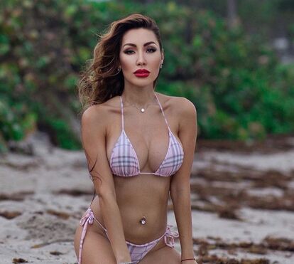 A beleza estonteante de Aliia Roza, ex-espia russa que agora faz furor nas redes sociais