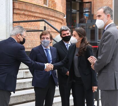 Filipe VI e Letizia foram conhecer o novo protejo da Cruz Vermelha Espanhola que ajuda os refugiados da guerra   