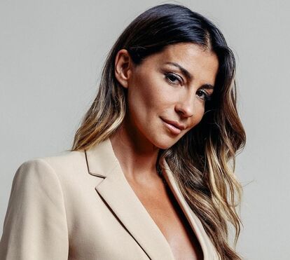 No mundial, acompanhada pelo filho de Fernando Santos, Isabel Figueira desvaloriza polémica com mulheres no Catar