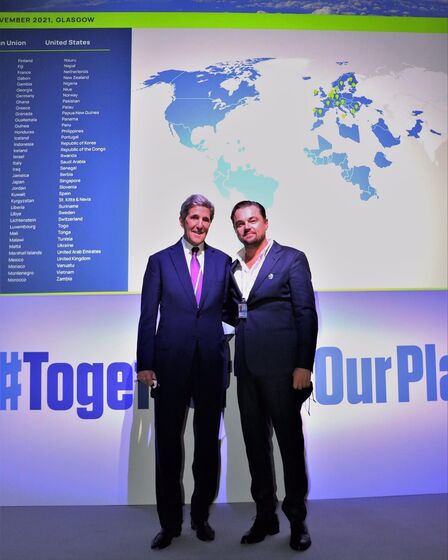 Leonardo DiCaprio ao lado de John Kerry