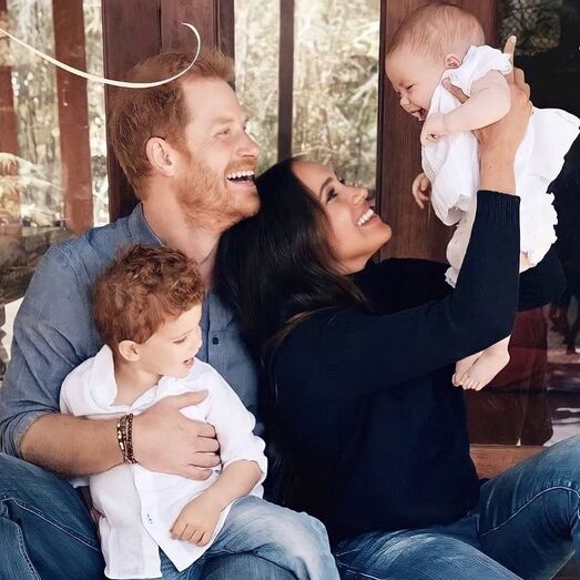 Meghan Markle com Harry e os filhos Archie e Lilibet