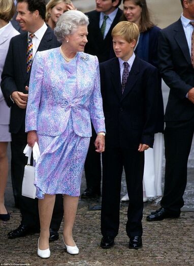 Rainha Isabel II, príncipe Harry 