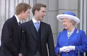 rainha Isabel II com os netos, Harry e William 