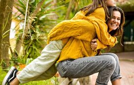 Cláudia Vieira em sofrimento ao ver a filha mais velha sair do País