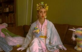 Depois de ser assaltada, Marie mostra a casa e todos os seus bens mais preciosos