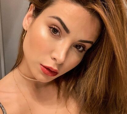 Bruna Gomes perdeu vida de luxo com fim repentino do namoro com Felipe Neto. Vivia rodeada de luxos... mas era tudo dele