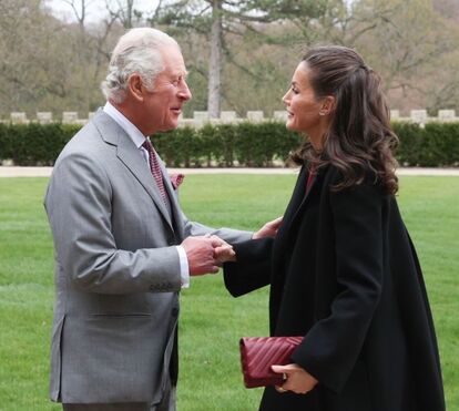 Encantado! Príncipe Carlos fascinado com 'salero' de rainha Letizia