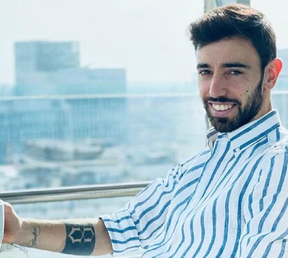 Cumprimento entre Cristiano Ronaldo e Bruno Fernandes originou suspeitas de má relação entre os dois jogadores após entrevista polémica