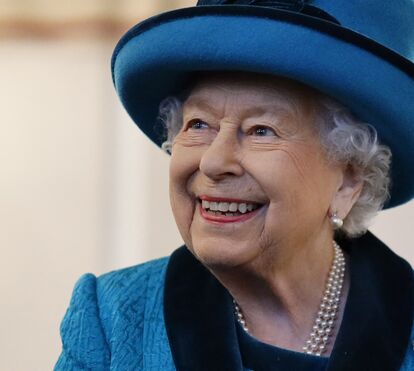 Antiga assistente de Isabel II conta que a monarca gostava quando 'as coisas corriam mal'