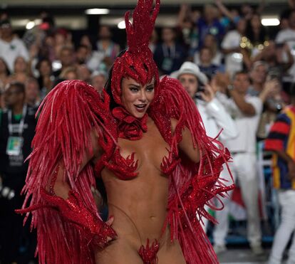 Sensuais e sofisticadas! Estrelas do Carnaval do Rio despem-se a rigor no regresso ao Sambódromo e às grandes festas