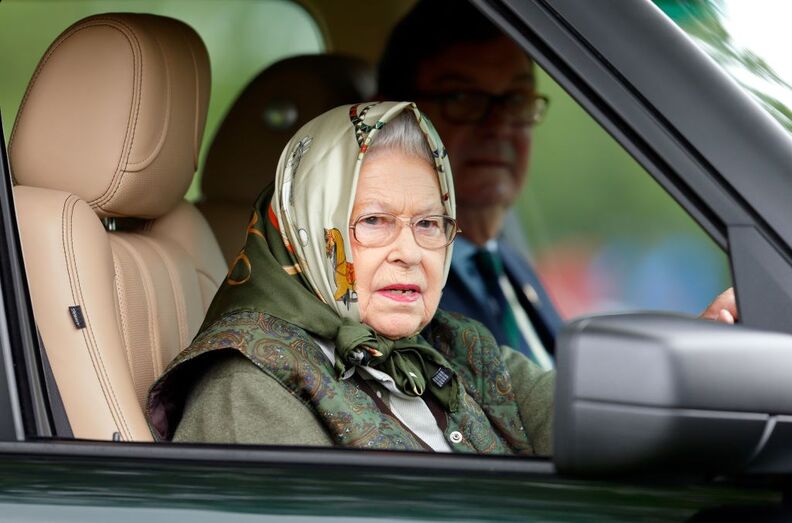 rainha Isabel II no campo