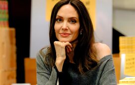 Atriz sem medo: Angelina Jolie faz visita surpresa aos cenários de guerra na Ucrânia