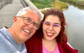 Mário Augusto vive momento dramático com a filha Rita, que tem de ser operada para retirar os ferros da coluna