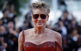 Sharon Stone revela ter tido 9 abortos espontâneos: "Fazem-nos sentir que temos de aguentar sozinhas"