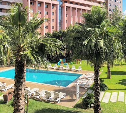 Sentir-se de férias no meio da cidade! Lisboa tem um novo brunch à beira da piscina para receber os dias quentes