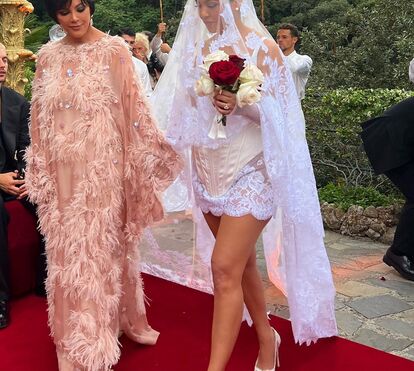 Todos os vestidos de noiva de Kourtney Kardashian