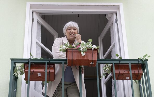 Ana Bola, Rua das Flores