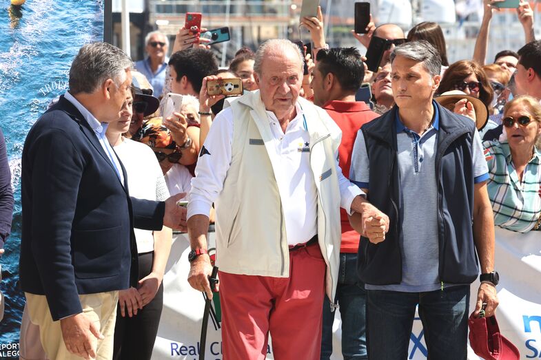 Don Juan Carlos nas regatas de Sanxenxo