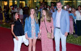 Regresso da princesa Leonor a Espanha manchado por polémica de um despedimento sem justa causa