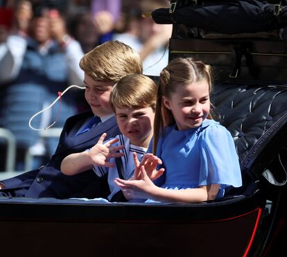 Princesa Charlotte usa vestido de marca portuguesa no Jubileu da rainha Isabel II