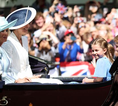 Família real inglesa participa na parada do Jubileu (mas sem a rainha, nem harry nem Meghan)