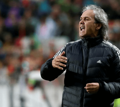 Antigo jogador do FC Porto Rabah Madjer condenado a seis meses de prisão efetiva na Argélia