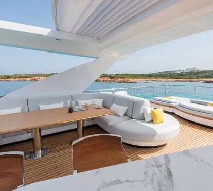 Veja como é o luxuoso iate onde Cristiano Ronaldo relaxa com família e amigos em Maiorca