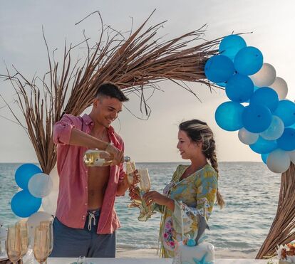 João Palhinha e Patrícia Palhares revelam sexo do bebé com festa na praia