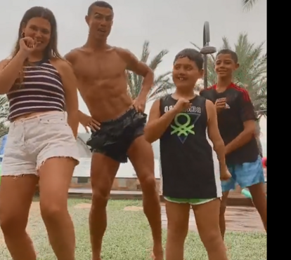 Novo talento? Cristiano Ronaldo adere a dança viral do TikTok e leva fãs à loucura