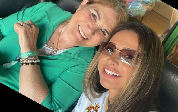 Dolores Aveiro, Bruna Gomes