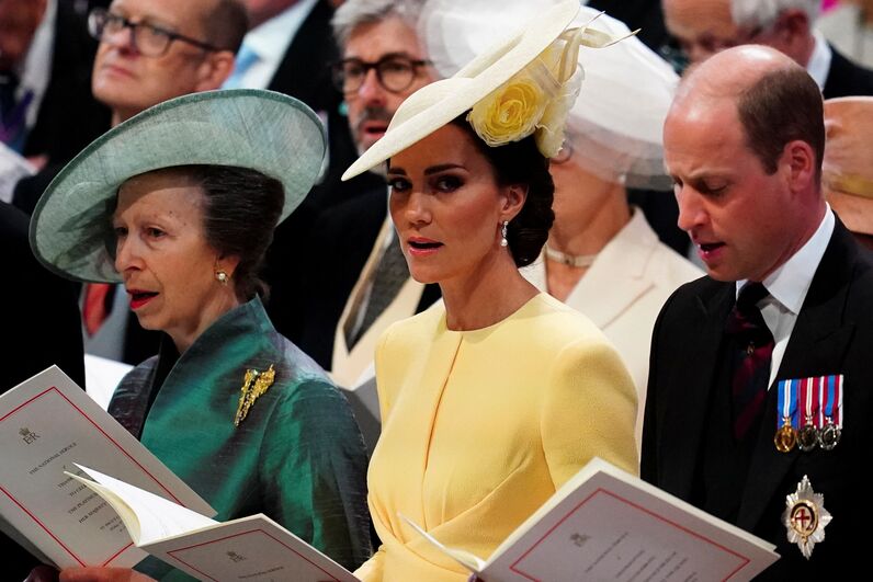 Harry e Meghan de volta junto da família real britânica na Missa do Jubileu de Platina de Isabel II