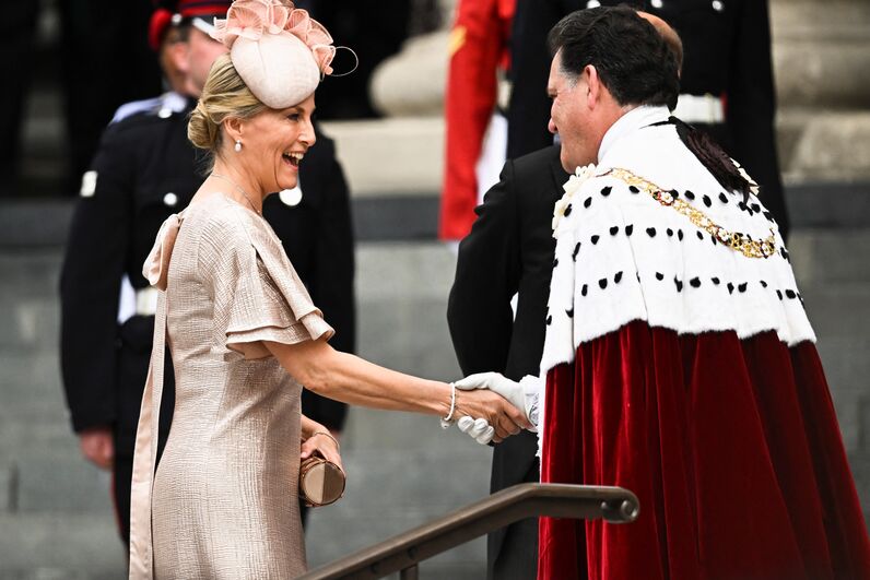 Harry e Meghan de volta junto da família real britânica na Missa do Jubileu de Platina de Isabel II