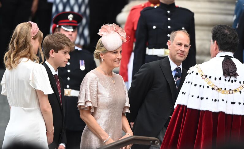 Harry e Meghan de volta junto da família real britânica na Missa do Jubileu de Platina de Isabel II