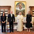 Charlene e o príncipe Alberto II com o papa Francisco