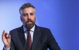 "Lamento muito o que aconteceu hoje no Parlamento, foi uma vergonha", diz Pedro Nuno Santos
