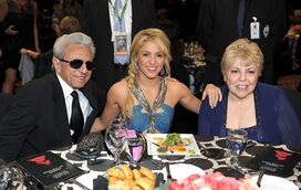 Susto com saúde da mãe obriga Shakira a viagem até à Colômbia