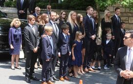 Emoção e dor. As imagens do funeral de Ivana Trump, a ex-mulher de Donald Trump