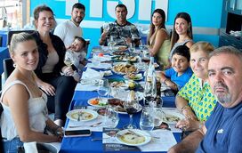 Sem Cristiano Ronaldo, Dolores Aveiro diverte-se com a família