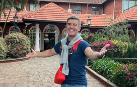 "Vira costas" à SIC para ir conhecer a afilhada. João Baião está no Quénia e mostra como estão a ser as suas férias