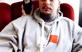  "Queres ser meu amigo? Falta-me um burro", Agir arrasado nas redes socias