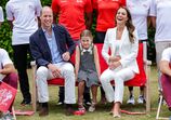 Os príncipes William e Kate com a filha, Charlotte