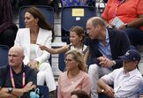 Os príncipes William e Kate com a filha, Charlotte