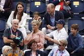 Os príncipes William e Kate com a filha, Charlotte