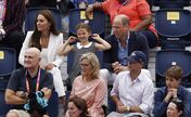 Os príncipes William e Kate com a filha, Charlotte