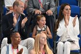 Os príncipes William e Kate com a filha, Charlotte