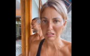 Macacos tentam assaltar Jessica Athayde em Bali