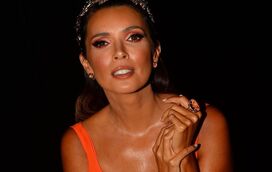 Maria Cerqueira Gomes deslumbrante com vestido laranja de Vera Wang