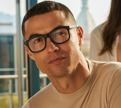 Clínica de Cristiano Ronaldo para implantes capilares alvo de queixas graves apesar de faturar milhões