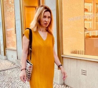 Judite Sousa aproveita manhã de sábado para ver as montras na rua mais luxuosa de Lisboa
