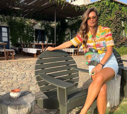Cláudia Vieira 'traída' pelas amigas. Era 'segredo', mas revelaram onde a estrela da SIC está a passar férias